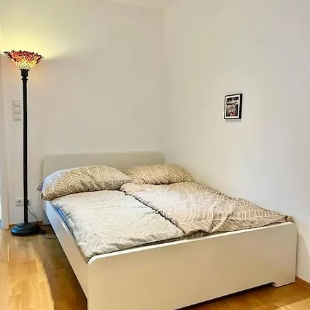 60 M2 Near Airport - Free Parking