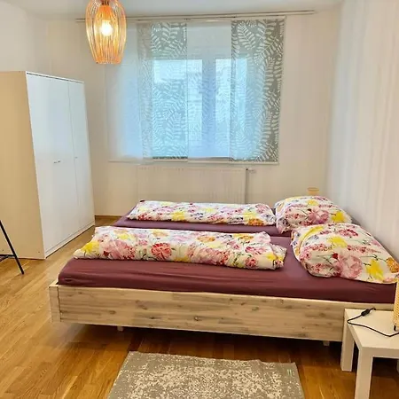 60 M2 Near Airport - Free Parking Lägenhet *