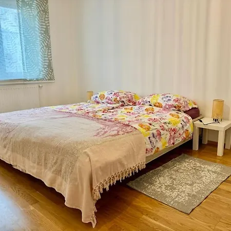 60 M2 Near Airport - Free Parking *