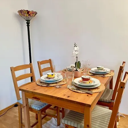 60 M2 Near Airport - Free Parking *